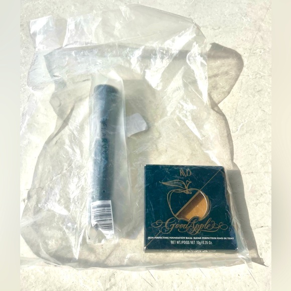 DUO KVD BEAUTY Good Apple Skin Perfecting Foundation Balm & LARUCE BEAUTY Kabuki - Picture 2 of 10